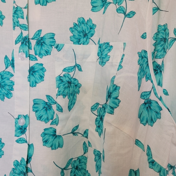 Woman within floral shirt - Picture 3 of 3